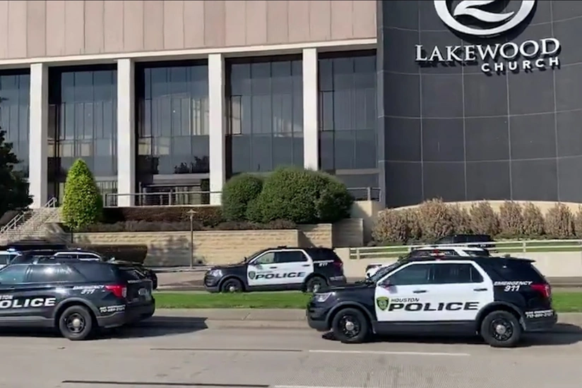 Texasda kilsədə atəş açılıb, ölən və yaralananlar var