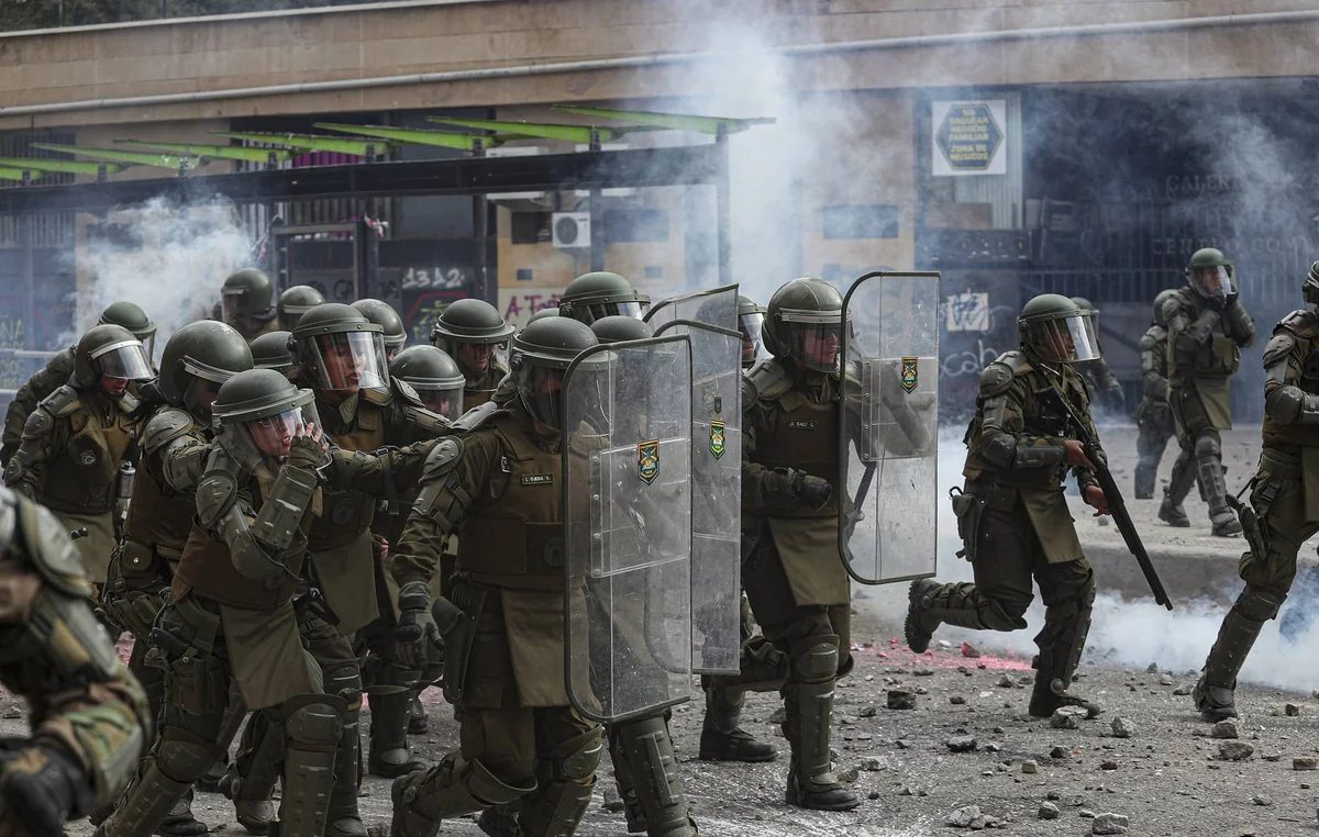 Более 120 человек пострадали в ходе протестов в Чили