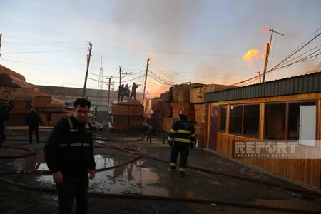 Bakıda inşaat materialları bazarındakı yanğının açıq alov mənbələri söndürülüb - YENİLƏNİB-7