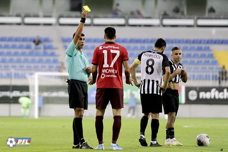 Neftçi Sumqayıtı məğlub edib, məşqçi və futbolçular arasında dava düşüb - VİDEO