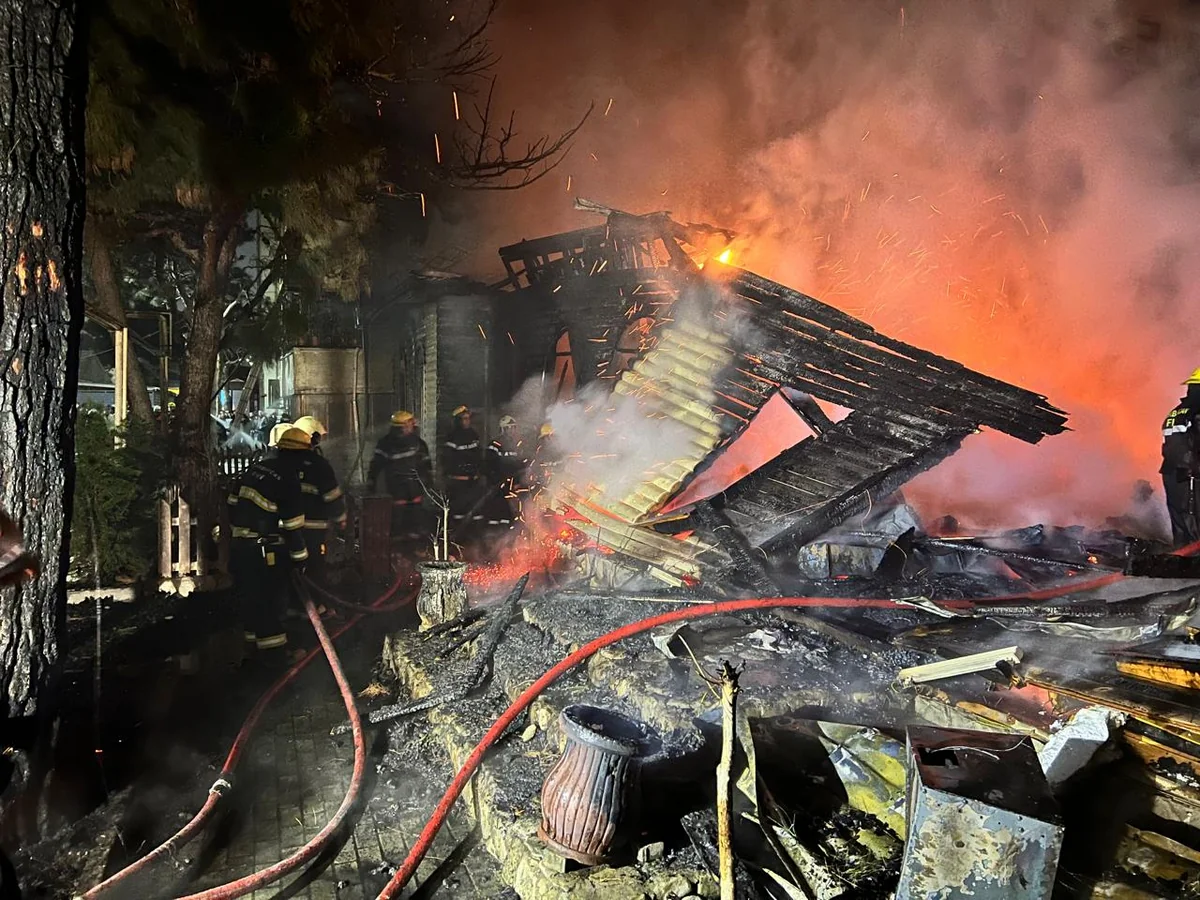 FHN: Xırdalanda iaşə obyektindəki yanğına görə binada yaşayan 45 sakin təxliyə edilib – YENİLƏNİB-4 - VİDEO