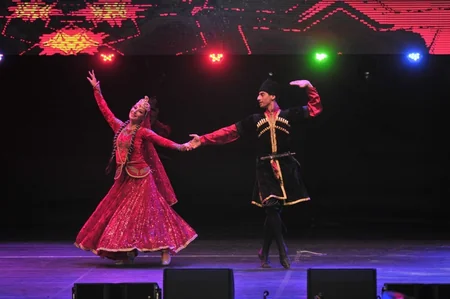 Heydər Əliyev Mərkəzinin parkında Bakının azad edilməsinin 100 illiyi münasibəti ilə konsert olub