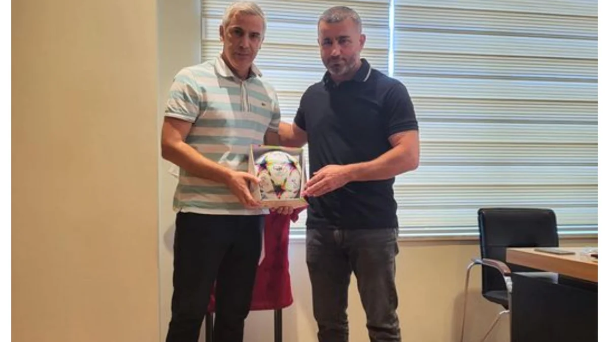 Beşiktaşın sabiq baş məşqçisi Qurban Qurbanovla görüşüb