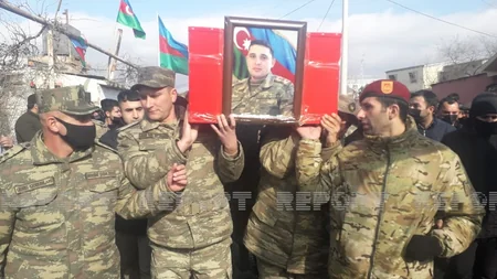 Yeni dünyaya gələn övladını görməyən şəhid kapitan dəfn edildi