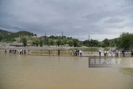 Иностранные дипломаты прогулялись по бульвару в Лачыне