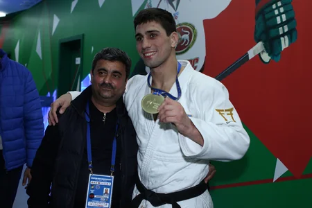 ​Azərbaycan Cüdo Federasiyasının vitse-prezidenti Sadıq Sadıqov Avropa çempionatında medal qazanan cüdoçularımızı təbrik edib - FOTO
