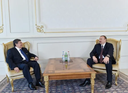 ​İlham Əliyev ölkəmizə yeni təyin olunmuş səfirlərin etimadnamələrini qəbul edib