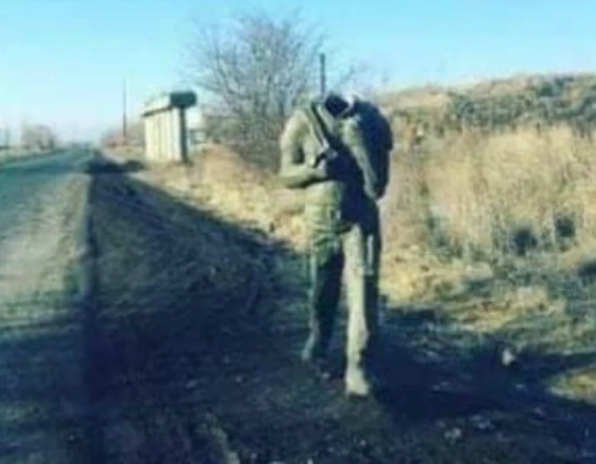 В Армении обезглавили статую шагающего Пашиняна