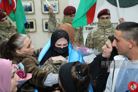 Sentyabr şəhidinin yeni doğulan körpəsi xəstəxanadan evə buraxılıb