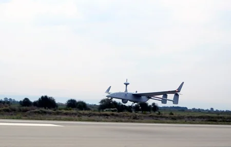 Müdafiə naziri hərbi aviabazalardan birində olub - FOTO