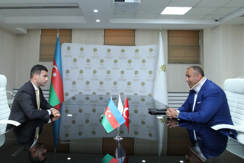 Глава KOBİA провел встречу с представителем турецкого холдинга