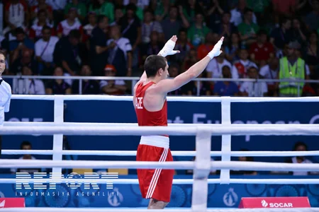 Prezident İlham Əliyev Bakı 2015də qalib gələn Albert Səlimova qızıl medalı təqdim edib - FOTO