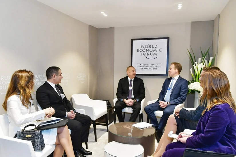 Ильхам Алиев встретился с президентом Всемирного экономического форума в Давосе