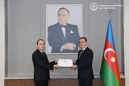 Ceyhun Bayramov Tacikistanın yeni səfirini qəbul edib