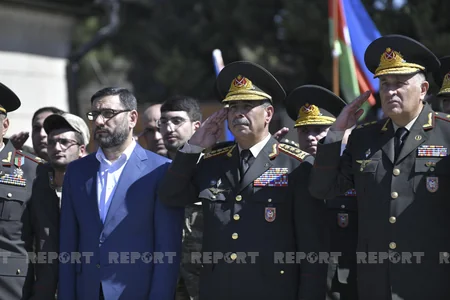 II Fəxri xiyabanda şəhidlərin xatirəsi yad edilib, yaylım atəşi açılıb