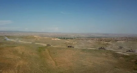Təlimə cəlb edilmiş tank bölmələri tapşırıqları yerinə yetirirlər - VİDEO