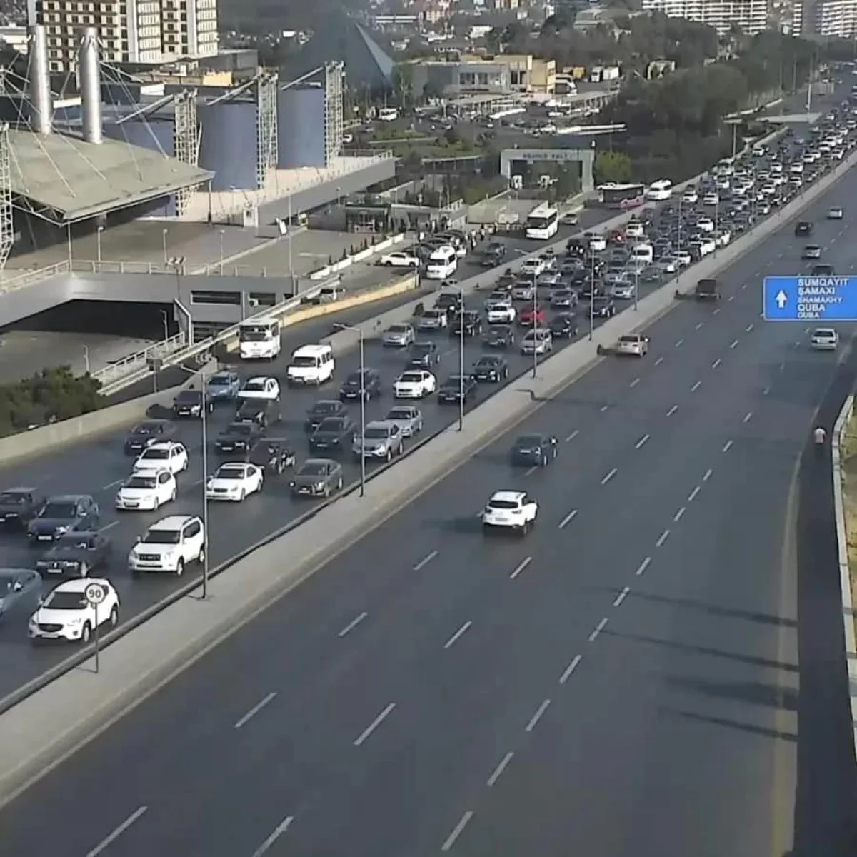 Bakının bir sıra yollarında tıxac yaranıb