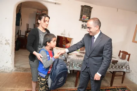 Heydər Əliyev Fondu bu il birinci sinfə gedən 17 min aztəminatlı və kimsəsiz uşağa hədiyyə verir