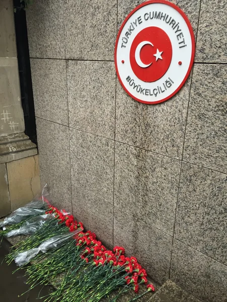 Azərbaycan gəncləri Ankarada terror aktında dünyasını dəyişənləri yad ediblər - FOTO