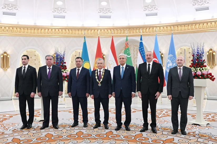 İlham Əliyev Astanada Özbəkistan Prezidentinin təltif olunması mərasimində iştirak edib