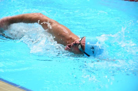 Su İdmanı Sarayında akvatlon yarışı keçirilib