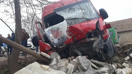 Tovuzda mikroavtobus qəzaya düşüb, yaralananlar var