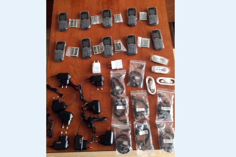 Azərbaycan gömrükçüləri 10 ədəd mobil telefon aşkar edib