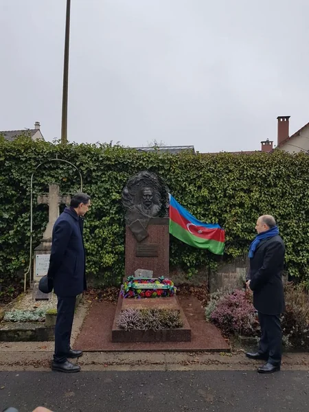Parisdə 20 Yanvar münasibəti ilə ADR nümayəndələrinin məzarları ziyarət edilib