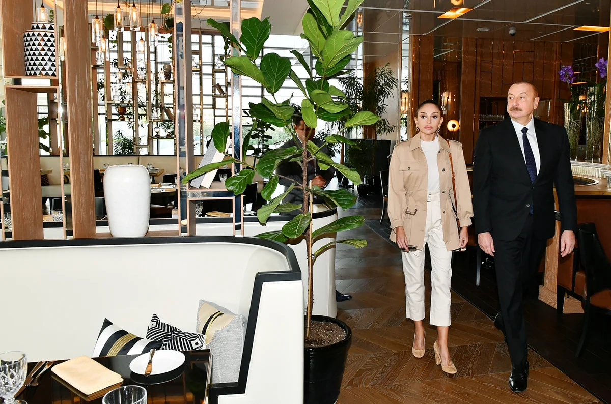 İlham Əliyev və Mehriban Əliyeva “The Ritz-Carlton Baku” hotelinin açılışında iştirak ediblər - YENİLƏNİB