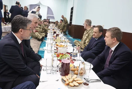 Zelensky attends iftar with Turkish ministers and Crimean Tatar warriors