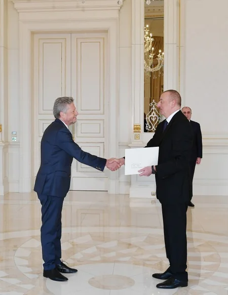 Президент Ильхам Алиев принял верительные грамоты новоназначенного посла Аргентины в Азербайджане