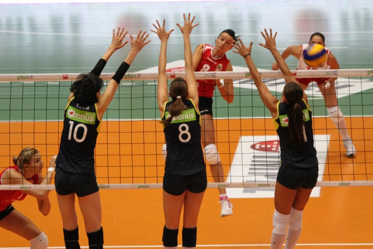 Фенербахче разгромил Азеррейл в Лиге чемпионов