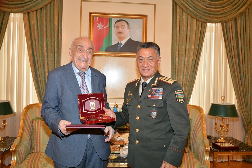 Хошбахт Юсифзаде награжден юбилейной медалью 100-летие азербайджанской полиции