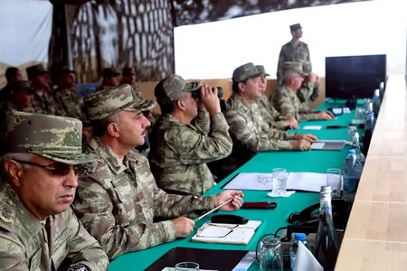 В ходе широкомасштабных учений проведены боевые стрельбы в дневное время