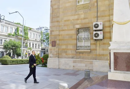 President Aliyev visits monument to Azerbaijan Democratic Republic