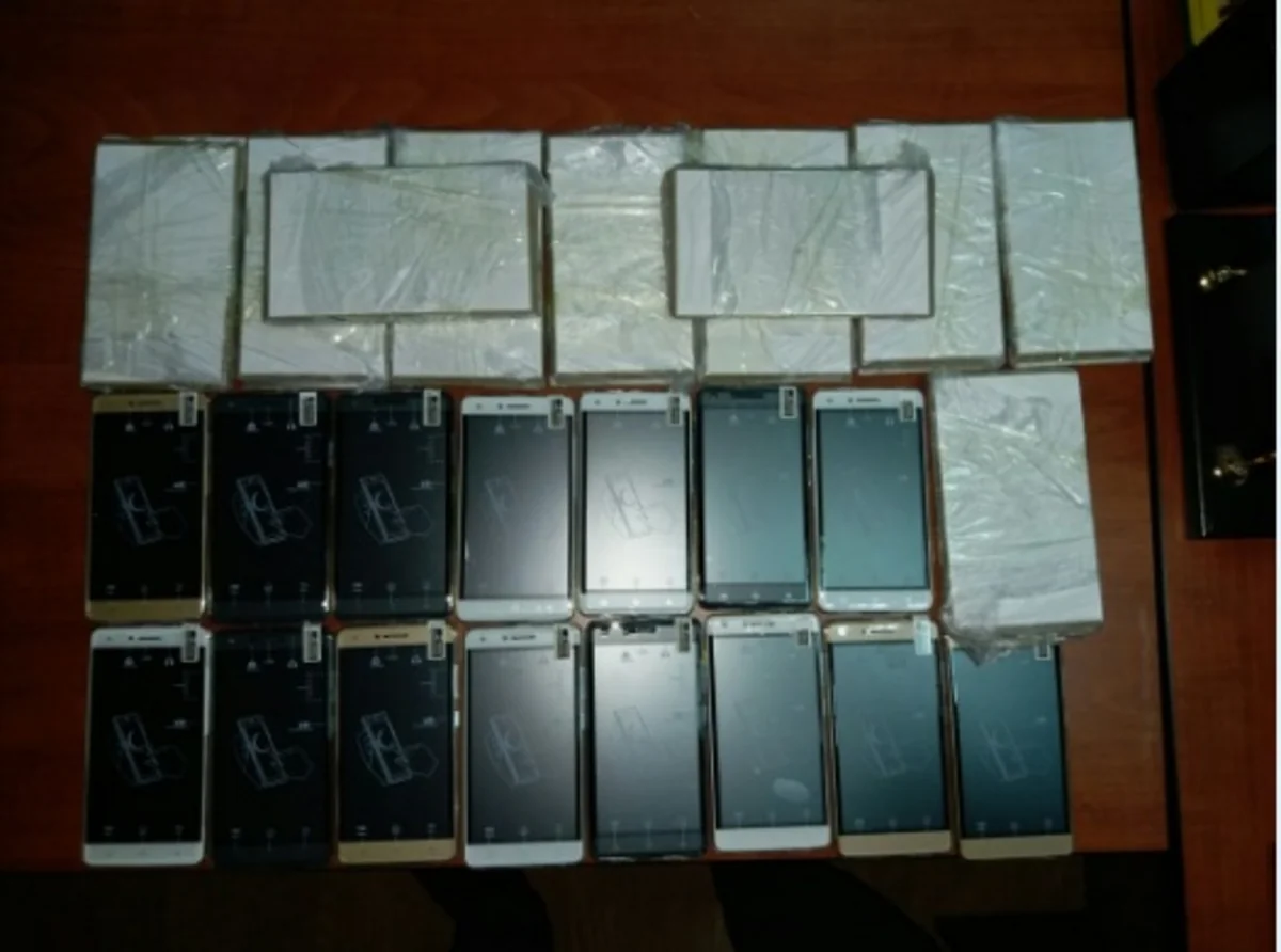 Gürcüstandan Azərbaycana gələn şəxsin avtomobilindən 15 ədəd mobil telefon aşkarlanıb