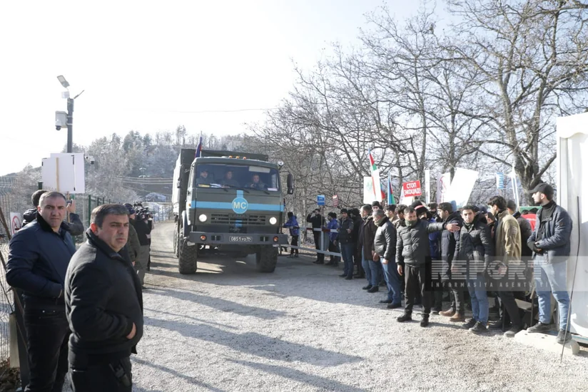 Автомобиль снабжения миротворцев беспрепятственно проехал по дороге Ханкенди-Лачын