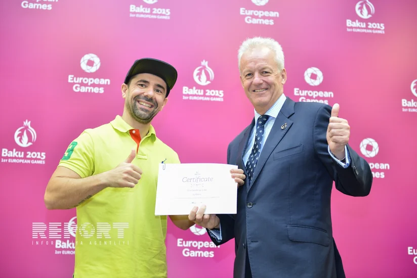 Звездным послам Баку-2015 представлены памятные подарки