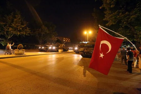 Türkiyədə ötən gecə yaşananlar - FOTOREPORTAJ