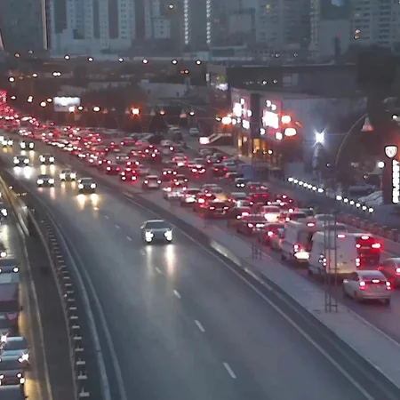 Bakının 22 yolunda tıxac var - SİYAHI