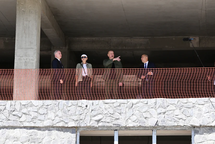 Prezident və birinci xanım Kəlbəcər Şəhər Təhsil Kompleksində aparılan işlərlə tanış olublar - YENİLƏNİB