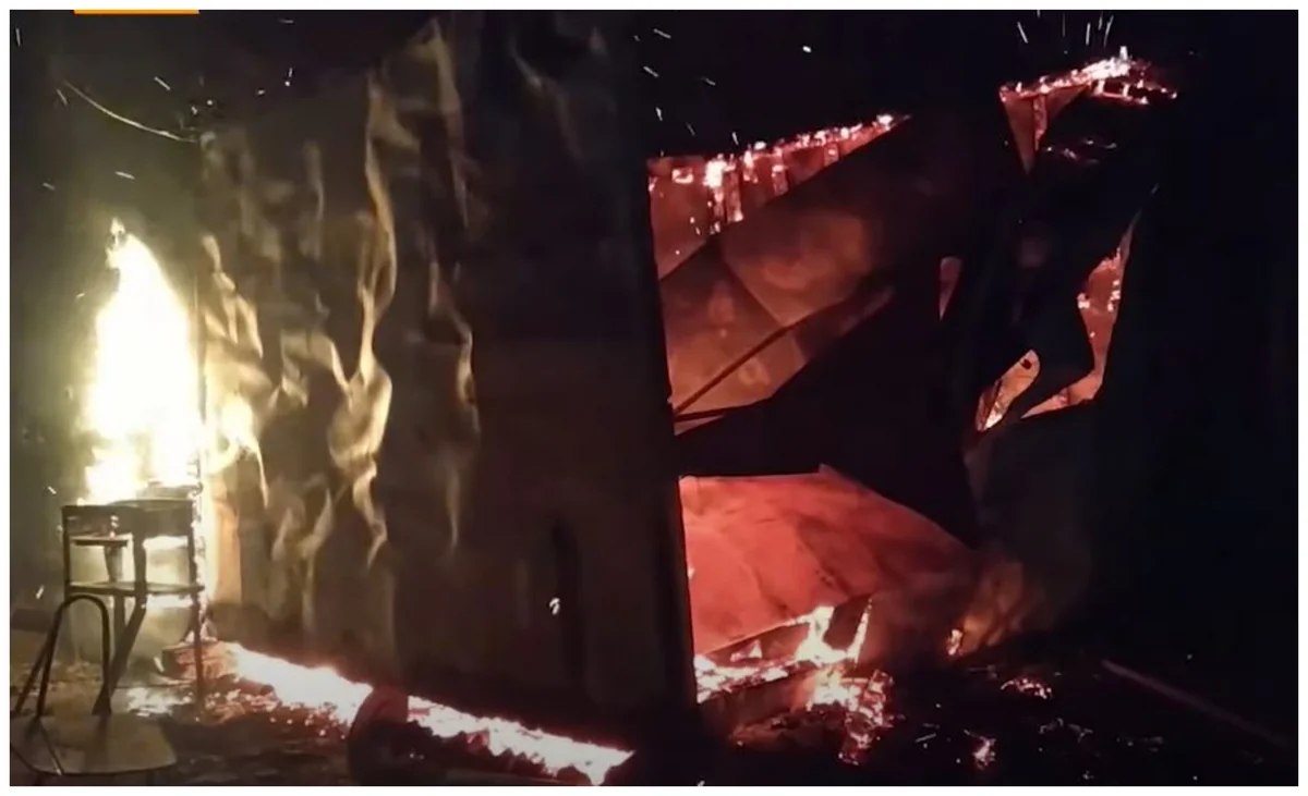 Ermənilər Ağdamı da tərk edərkən evləri yandırırlar