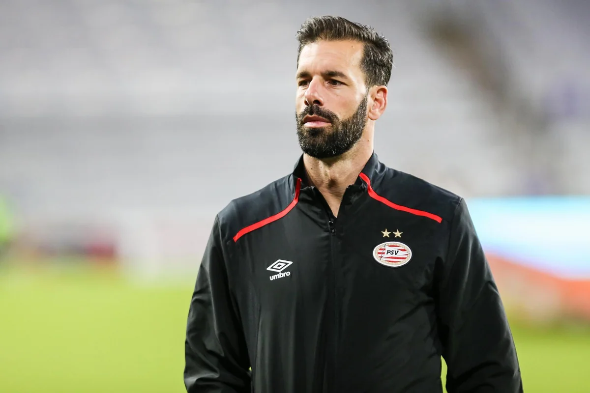 Məşhur futbolçu PSV-nin baş məşqçisi olacaq