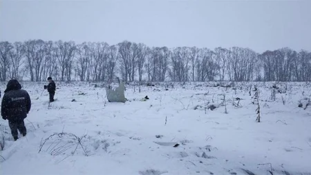 Rusiyada göyərtəsində 71 nəfərin olduğu təyyarə qəzaya uğrayıb - FOTO
