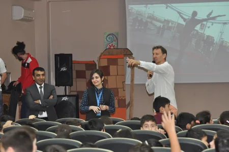 ​Toni Adams Avropa Azərbaycan Məktəbinin qonağı olub
