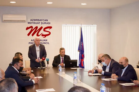 Jurnalistlər xarici media qurumları və beynəlxalq təşkilatlara müraciət qəbul edib