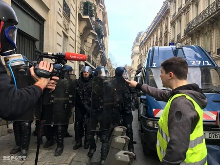 Fransada etirazçılar Makronun istefasını tələb etməyə başlayıblar - FOTO