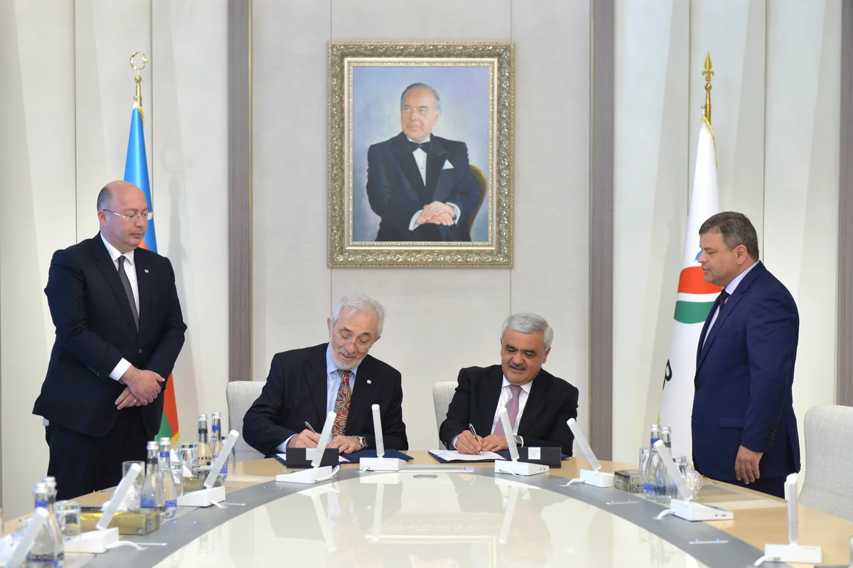 SOCAR и TEKFEN подписали меморандум о взаимопонимании по строительству нового карбамидного завода