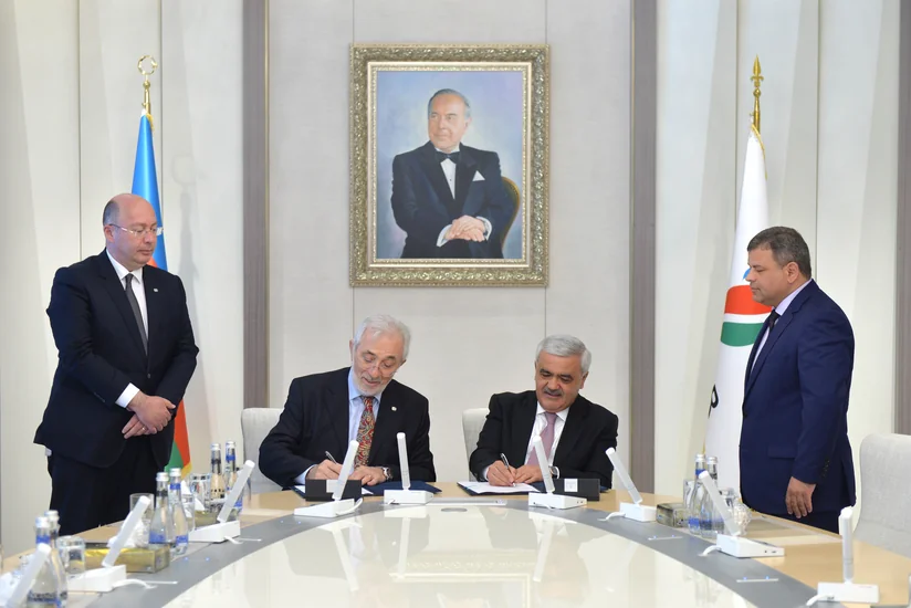 SOCAR и TEKFEN подписали меморандум о взаимопонимании по строительству нового карбамидного завода