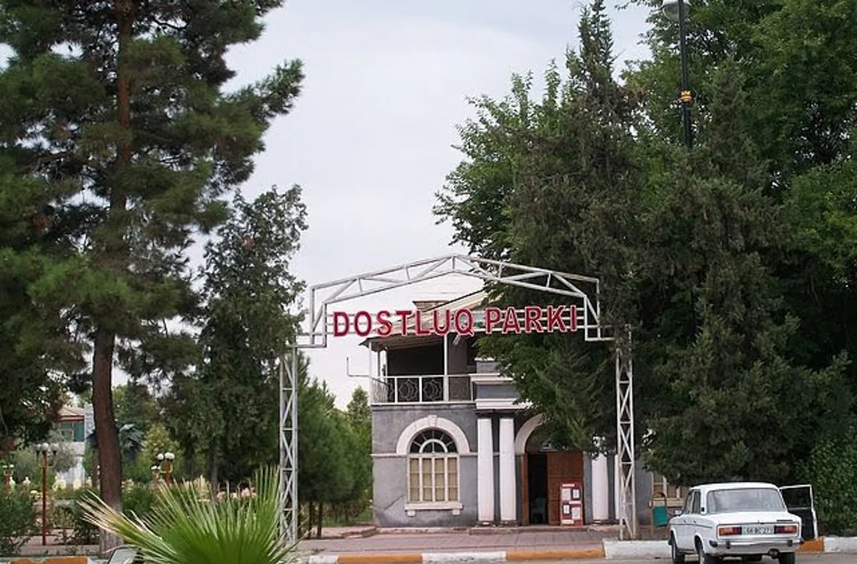 Dostluq parkı ərazisinin qanunsuz alqı-satqısını həyata keçirməkdə təqsirləndirilən şəxslərə hökm oxunub